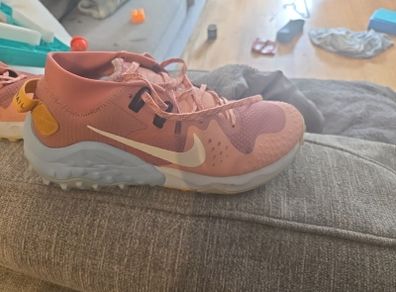 nike trail(will sell all 3 pairs of trainers for 50e if they go together)
