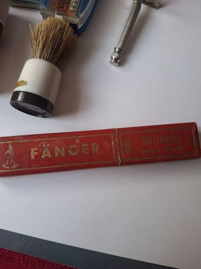 A Job Lot Of Vintage Shaving Razors & Blades + Brush Cut Throat Razor