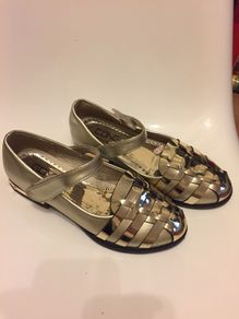 Girls shoes