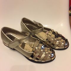 Girls shoes