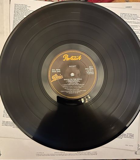 ACCEPT Balls to the wall original 1983 release with original lyric sheet vinyl record in near mint condition