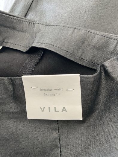 jeans Bnwt size 10 medium black coated high rise skinny jeans