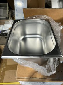 Bain Marie pans with lids x 8