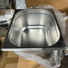 Bain Marie pans with lids x 8