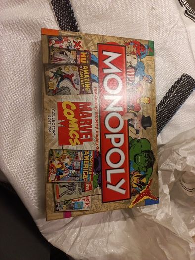 Monopoly Marvel Comics Collectors Edition Board Game