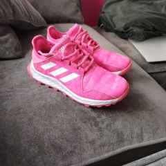 Hockey astro trainers size 2