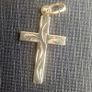 585 14ct gold engraved cross pendant Image 4