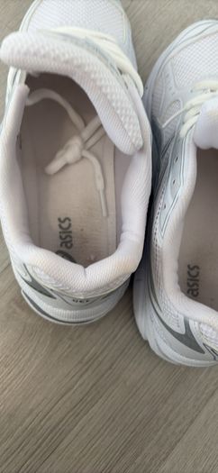 Asics Gel  runners white