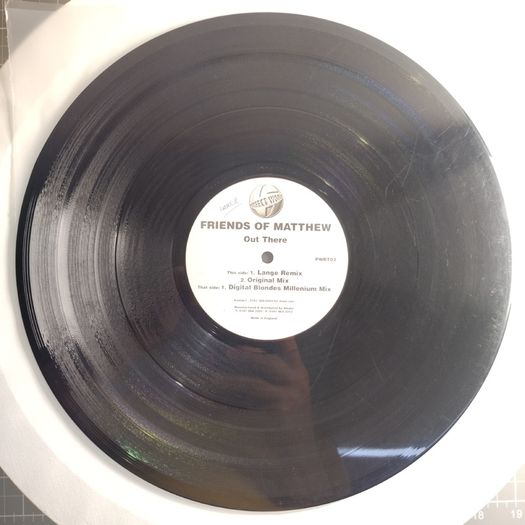 Friends Of Matthew - Out There! - Pulse-8 Records - Original Official Pressing! Quality Easrly 90s Breaks! Original Mix Condition: Excellent!