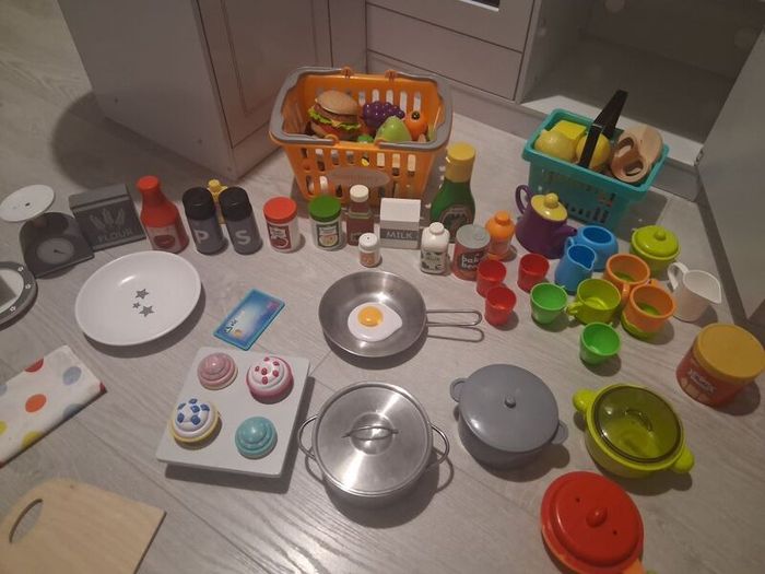 Little Chef Modern Deluxe Wooden Kitchen and Breakfast Bar