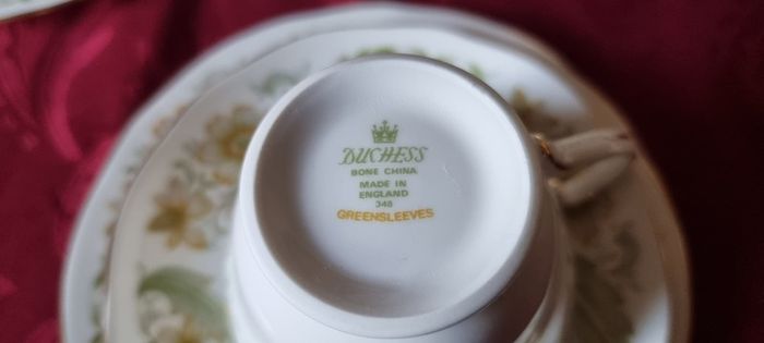20 Piece Duchess Greensleeves Pattern Bone China Gold Gilt Tea Set For 6 Person Setting Made in England
