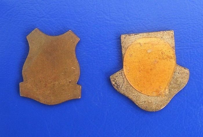 ENAMELLED PLAQUES (plain back) - Hull & Burton-on-the-Water x 2 (1950's or earlier)
