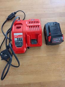 Milwaukee Rapid Charger & Battery