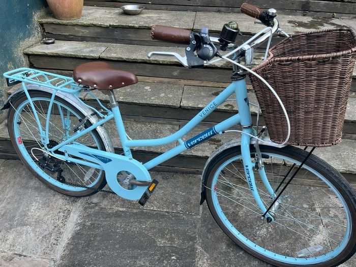 Girls bike