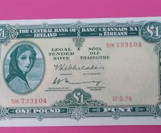 Irish 1974 Lady Lavery One pound banknote in uncirculated condition