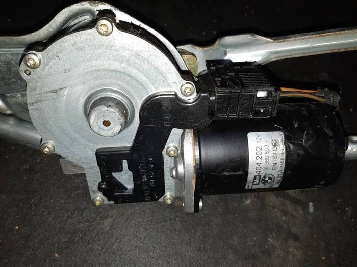 Front windscreen wiper motor BMW e39 5 series