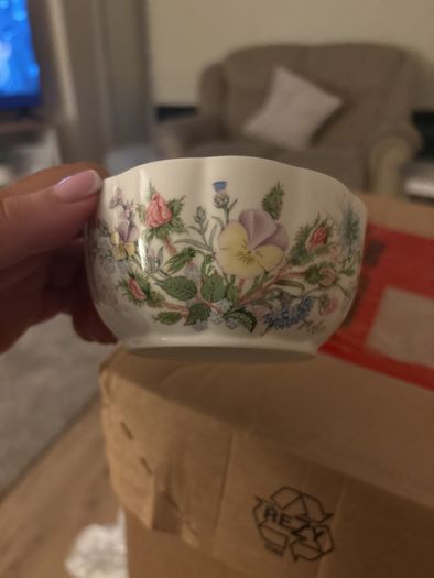 Aynsley small bowl in good condition