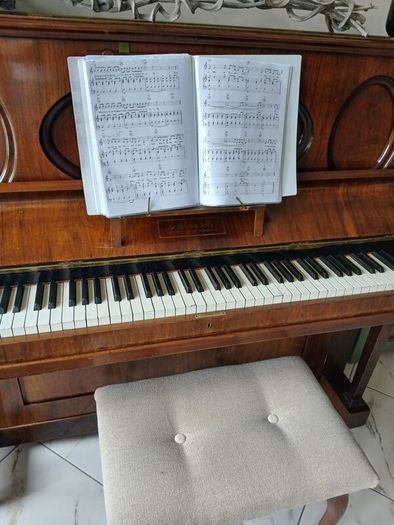Piano & Stool  beginner/intermediate