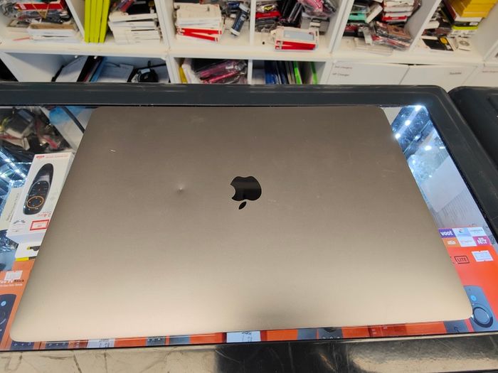 2019 Apple MacBook Pro 16" A2141 2.6GHz 6core i7 16GB 500GB Sequoia 15.3.1 (Battery Cycle: 645)