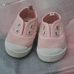 Toddler's canvas shoes