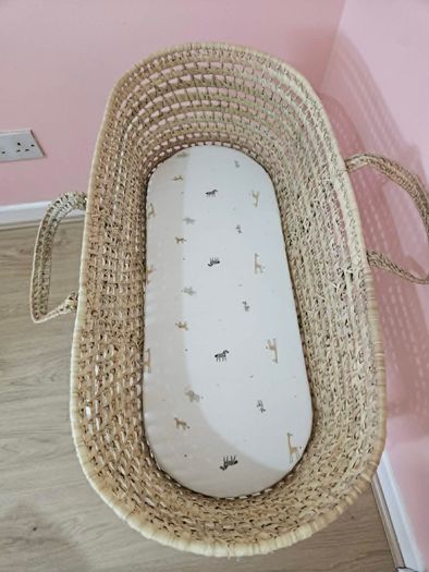 Mamas & Papas Moses Basket with White Rocking Stand