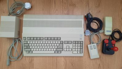 Commodore Amiga 500 Computer + Accessories