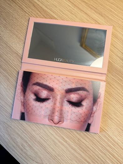 Huda Beauty Eye Shadow Palette