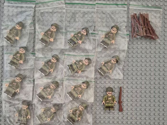 Lego compatible, military figures, American infantry. 15 figures plus rifles.