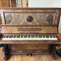 R. Gors and Kallmann piano