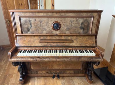 R. Gors and Kallmann piano