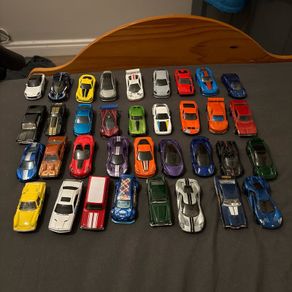 Selection of mint hot wheels cars (Acura,Bugatti,Aston Martin,McLaren etc..)