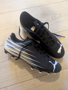 Soccer boos with studs, 7uk (40.5 EUR), Puma, new.
