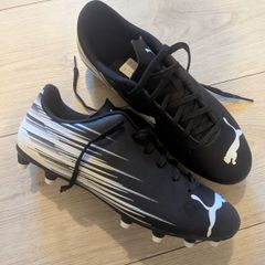 Soccer boos with studs, 7uk (40.5 EUR), Puma, new.