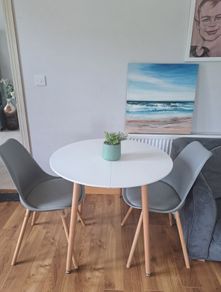 White RoundTable & Chairs