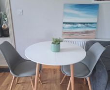 White RoundTable & Chairs