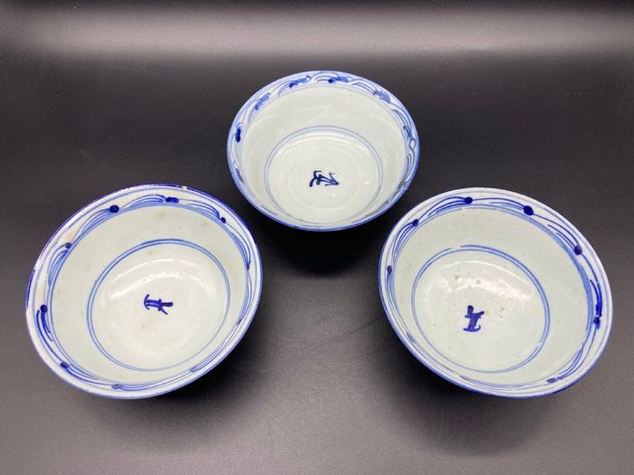 Chinese Qing Porcelain 3 Bowls 18th Century Blue / White