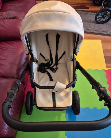 Buggy. ,Baby Pram + Car Seat & Base