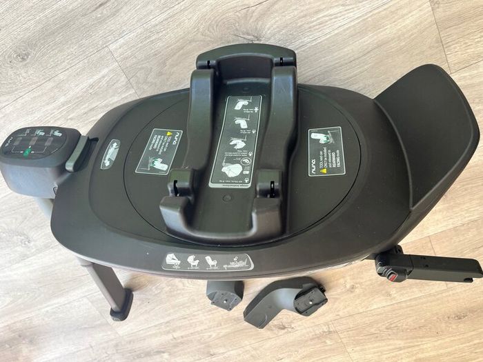 Nuna Pipa Next Car Seat & Nuna Isofix Base