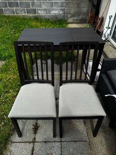 Extendable Dining Table with 2 Chairs