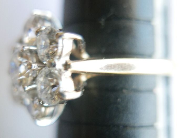 Vintage 9Ct Solid Gold 375 Beautiful Cubic Zirconia Ring 3,99g
