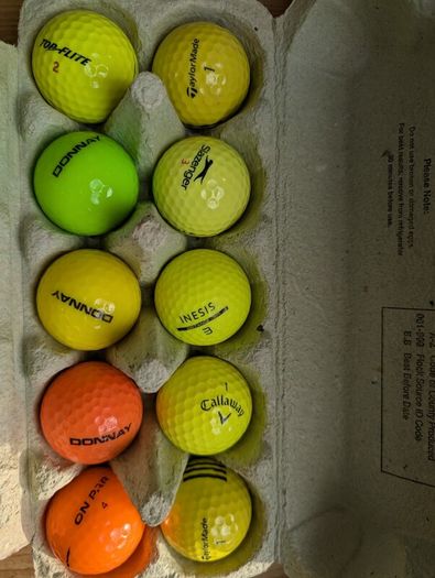 70 Coloured golf balls