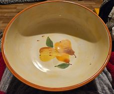 2 Kitchen Bowls