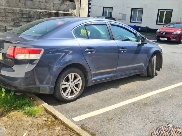 toyota avensis parts