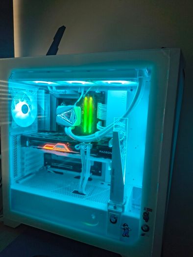 Custom White Gaming PC - Ryzen 5 9600X / RX 7700 XT / DDR5 / Gen5 SSD + Monitor