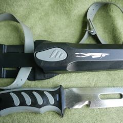 A Paget diving knife. Model Z16631. Complete with safety sheath and holster and rubber straps. (35 each)