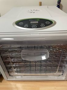 Food dehydrator
