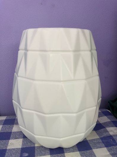 Small white plastic vase - 10L x 6W x 2H centimetres