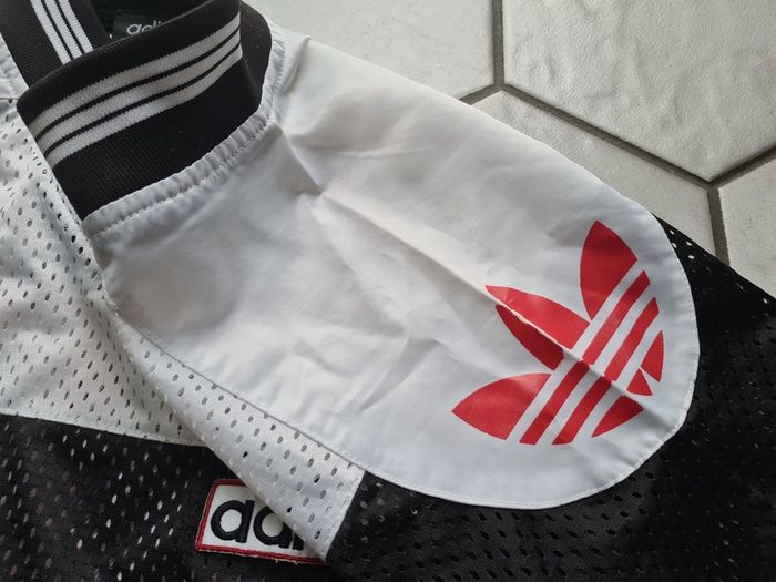 Adidas shirt T-shirt black white short sleeve vintage D164 UK 32 / 34 the  Brand