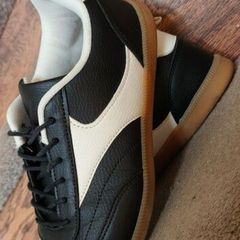 Sneakers size 7