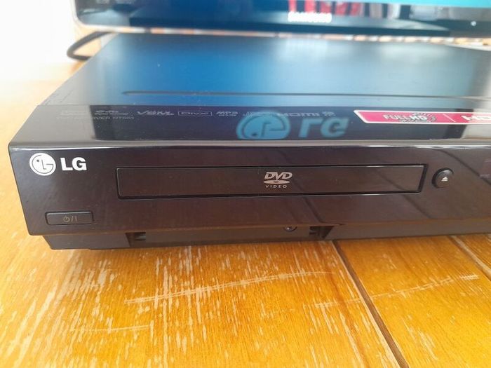 LG HT503PH-DH Home Theatre Receiver. Plays CDs (Faulty DVD) Audio Amp Amplifier,  home stereo, music, sound, CD player.
